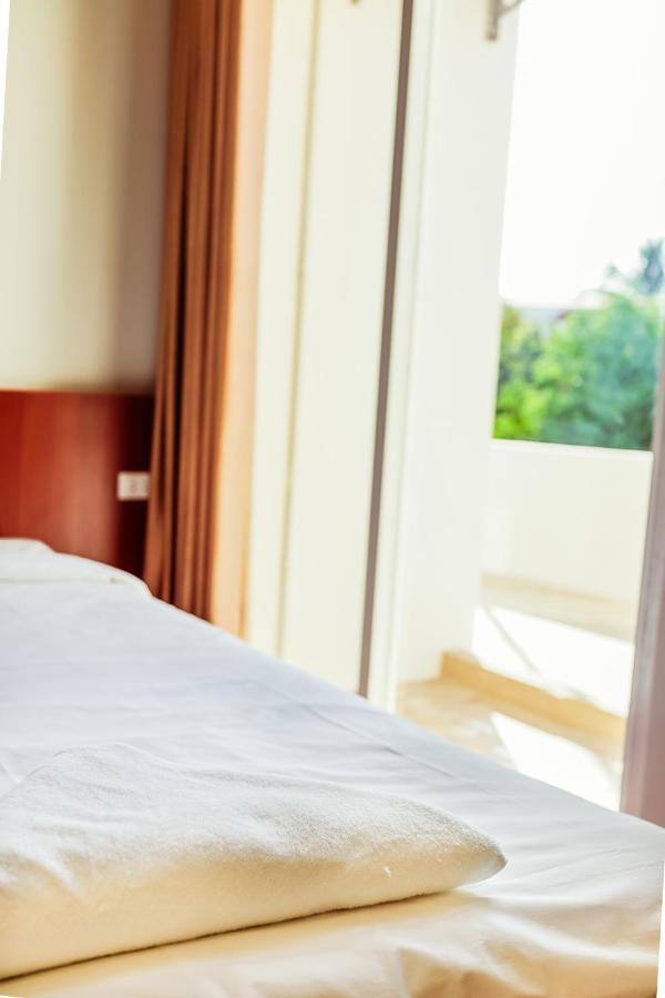 Douangpraseuth Hotel Vientiane Buitenkant foto